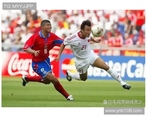 追逐梦想的绿茵传奇从小球场到世界巅峰的足球明星成长记